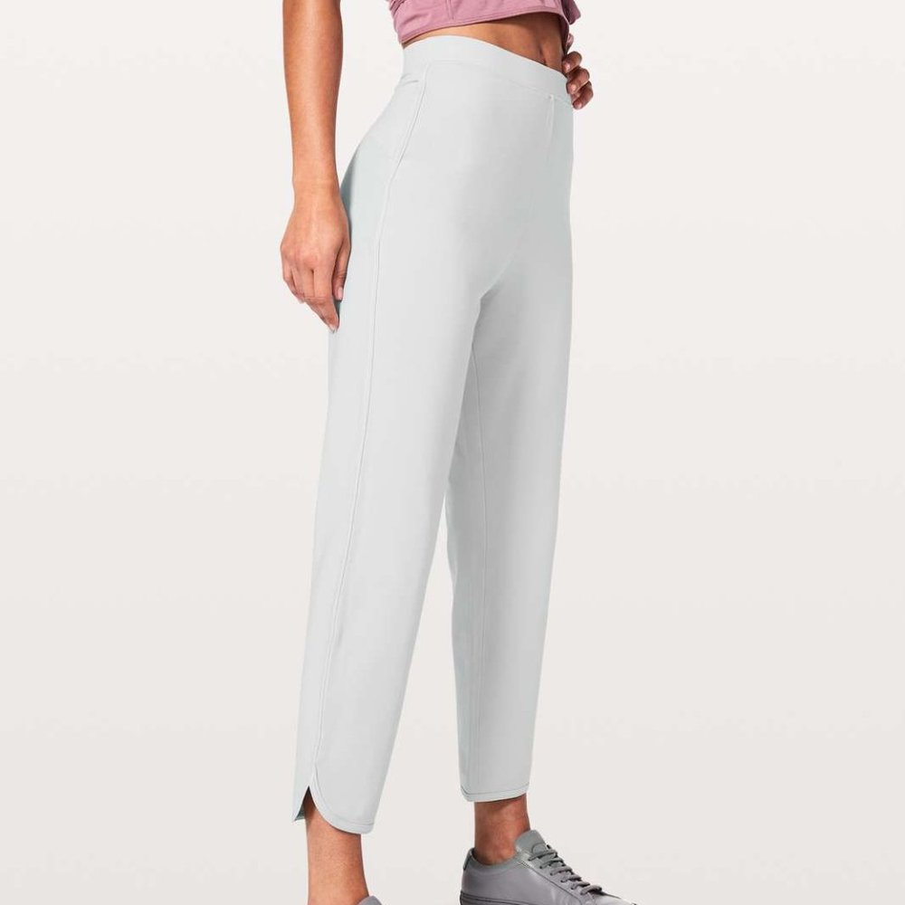 Lululemon Every Moment Pant Vapor EUC 4